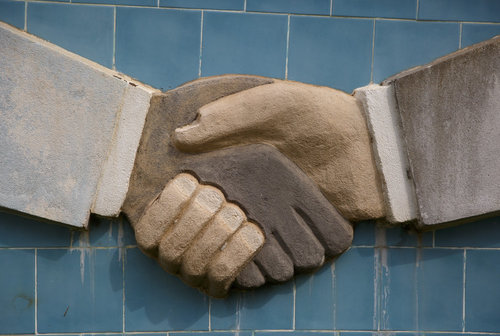 Wandskulptur im Aussenministerium von Benin