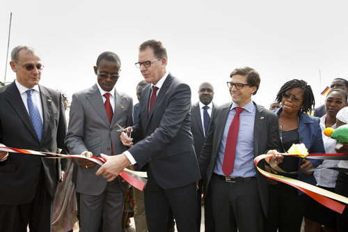 Bundesentwicklungsminister Gerd Mueller, CSU mit dem Aussenminister von Togo, Robert Dussey, Lome,