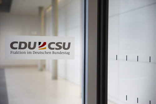 CDU, CSU Hinweisschild auf der Fraktionsebene