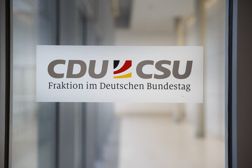 CDU, CSU Hinweisschild auf der Fraktionsebene