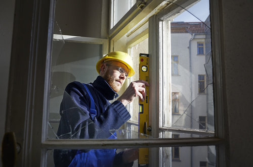 Bauarbeiter bei einer Altbausanierung in Berlin