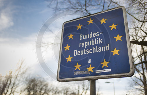 Grenzschild am Grenz‚àö¬∫bergang Deutschland Polen