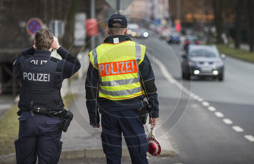 Polizisten an der deutsch-polnischen Grenze in Goerlitz
