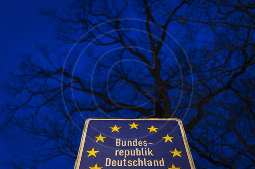 Grenzschild am Grenz‚àö¬∫bergang Deutschland Polen