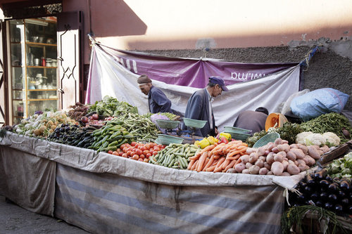 Gemuesestand in einem Souk in Marrakesch