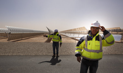 Solarflaechen des groessten Solarkraftwerks der Welt in Marokko