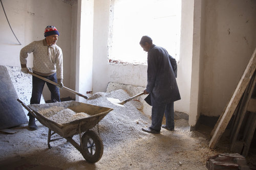 Arbeiter auf einer Baustelle in Tunis