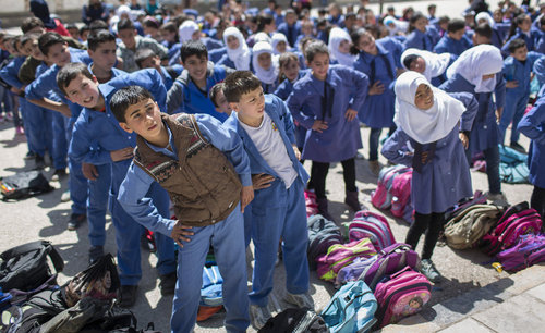 Fruehsport an einer Doppelschichtschule in Amman