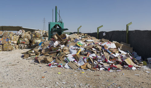 Sammelstelle fuer Muell in einem Fluechtlingscamp in Jordanien