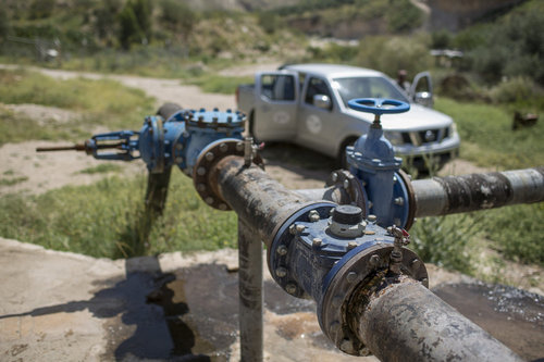 Wasserleitung auf dem Hedan Brunnenfeld in Jordanien