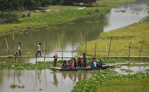 Flussueberquerung in Bangladesch