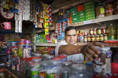 Haendler auf einem Markt in Bangladesh