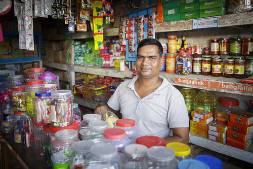 Haendler auf einem Markt in Bangladesh