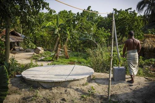 Dunggrube einer Biogasanlage in Bangladesch