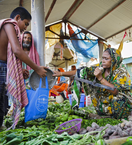 Gemuesestand auf einem Markt in Bangladesch