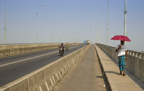 Neu erbaute Bruecke in Bangladesch