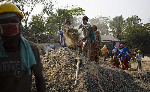 Arbeiter auf einer Baustelle in Bangladesch