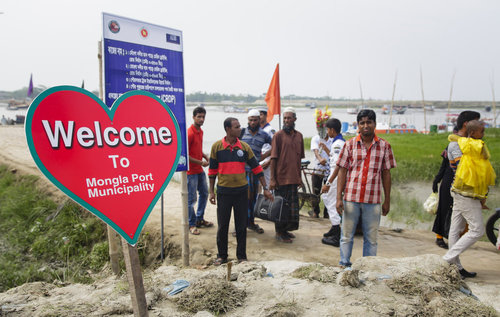 Ankunft von Passagieren am Hafen von Mongla in Bangladesch