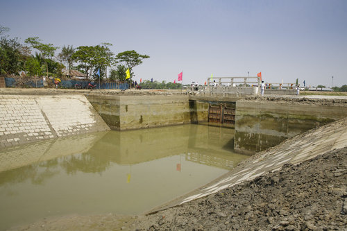 Stauwerk zum Schutz vor Hochwasser in Bangladesch