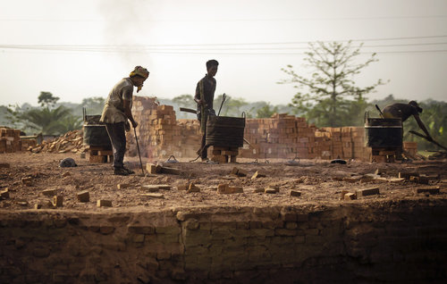 Arbeiter einer Ziegelbrennerei in Bangladesch