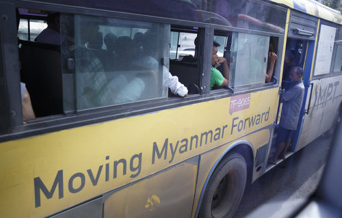 Strassenverkehr in Rangun