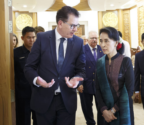 Gerd Mueller, CSU, trifft Friedensnobelpreistraegerin und Aussenministerin Aung San Suu Kyi