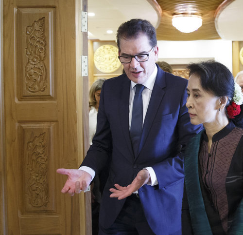 Gerd Mueller, CSU, trifft Friedensnobelpreistraegerin und Aussenministerin Aung San Suu Kyi