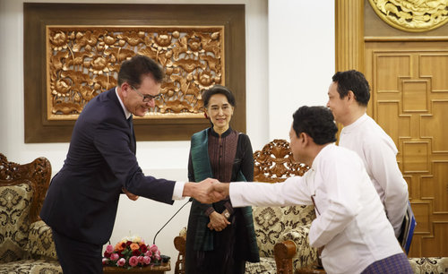 Gerd Mueller, CSU, trifft Friedensnobelpreistraegerin und Aussenministerin Aung San Suu Kyi