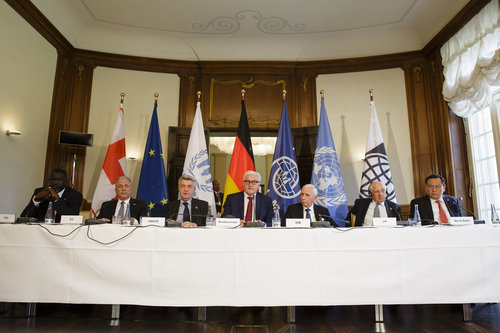 BM Steinmeier mit Fluechtlingsorganisationen