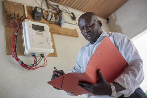 Stromzaehler einer Solaranlage in Afrika