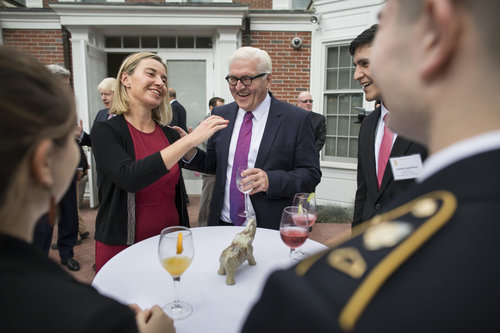 Steinmeier beim Quint-Treffen + EU in Boston.