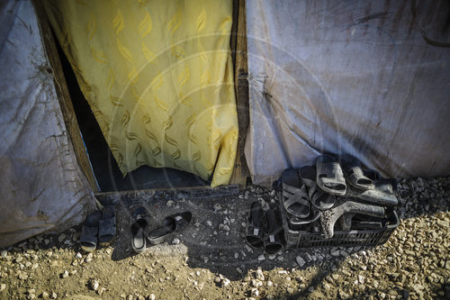 Eingang eines Zeltes in einem Fluechtlingscamp in der Bekaa-Ebene