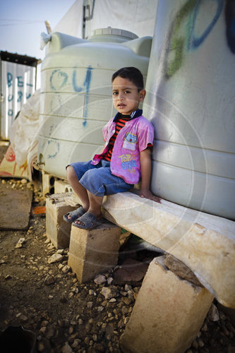 Portrait eines Maedchens in einem Fluechtlingscamp in der Bekaa-Ebene