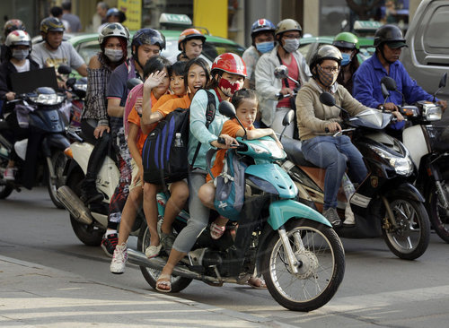Rollerfahrer im Strassenverkehr von in Ho Chi Minh Stadt