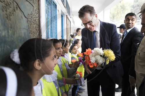 Bundesentwicklungsminister Gerd Mueller, CSU, besucht eine Grundschule , Gaza