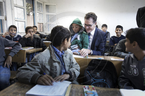 Bundesentwicklungsminister Gerd Mueller, CSU, besucht eine Grundschule , Gaza