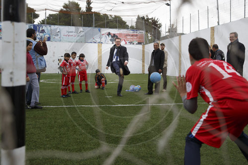 Bundesentwicklungsminister Gerd Mueller, CSU, besucht das UNRWA Fluechtlingscamp Aida, Bethlehem,