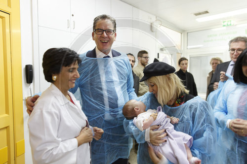 Bundesentwicklungsminister Gerd Mueller, CSU, besucht das Caritas Baby Hospital, in den palaestinensischen Gebieten, Bethlehem