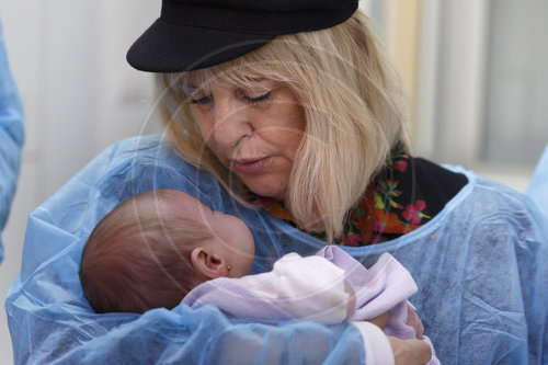 Patricia Riekel, Journalistin, besucht das Caritas Baby Hospital, in den palaestinensischen Gebieten, Bethlehem, 03.12.2016