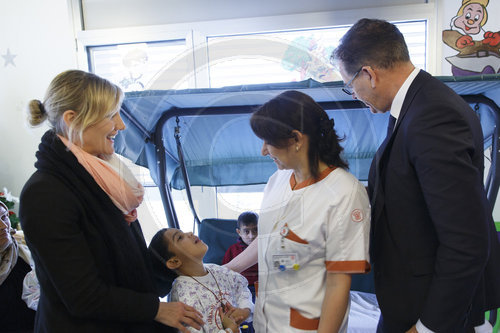 Bundesentwicklungsminister Gerd Mueller, CSU, besucht das Caritas Baby Hospital, in den palaestinensischen Gebieten, Bethlehem