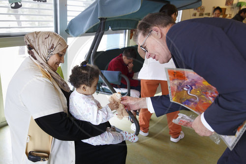 Bundesentwicklungsminister Gerd Mueller, CSU, besucht das Caritas Baby Hospital, in den palaestinensischen Gebieten, Bethlehem