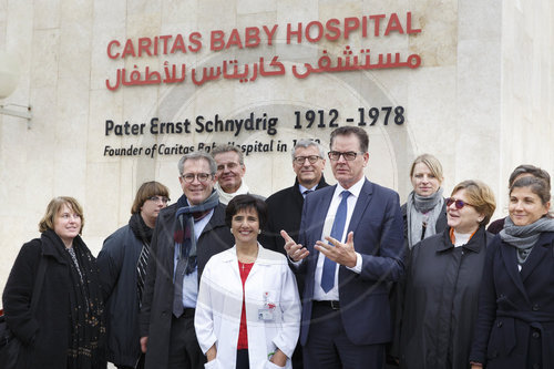 Bundesentwicklungsminister Gerd Mueller, CSU, besucht das Caritas Baby Hospital, Bethlehem