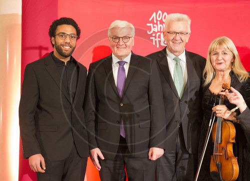 Frank-Walter Steinmeier, Bundesaussenminister, SPD,  anlaesslich von100 Jahre ifa, Festakt im weissen Saal des neuen Schlosses in Stuttgart, 10.01.2017.