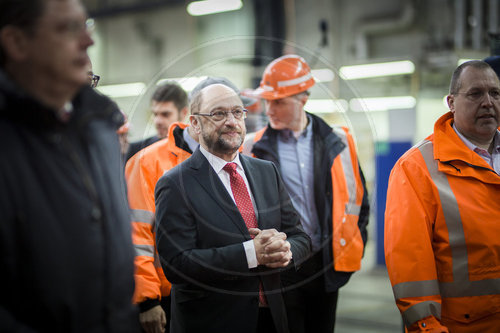 Martin Schulz besucht Bahnwerk in Neumuenster