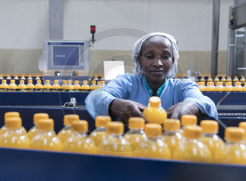Produktion beim Getraenkehersteller Kevian in Kenia