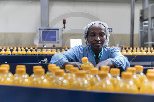 Produktion beim Getraenkehersteller Kevian in Kenia
