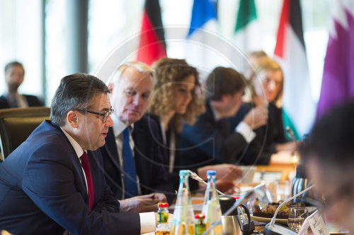 Sigmar Gabriel, SPD, Vizekanzler und Bundesaussenminister eroeffnet das Treffen der Freunde fuer Syrien,