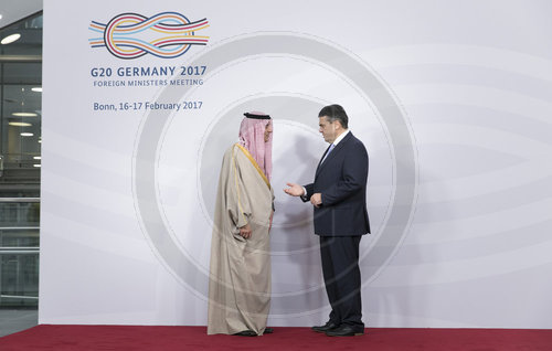Sigmar Gabriel, SPD, Vizekanzler und Bundesaussenminister und Abdel bin Ahmed Al-Jubeir, Aussenminister des Koenigreichs Saudi Arabien