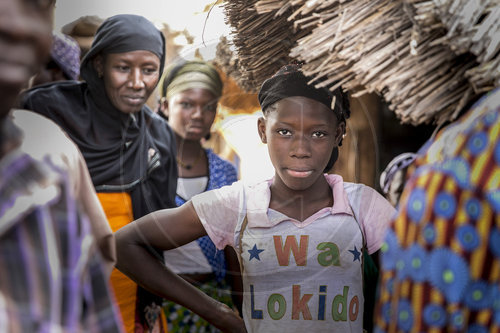 Drei Generationen von Frauen in Dano, Burkina Faso