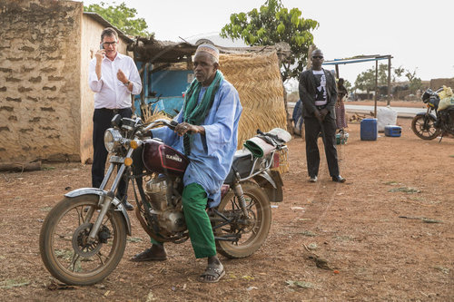 Bundesentwicklungsminister Gerd Mueller, CSU, waehrend einer Liveschaltung mit Phoenix in Burkina Faso, 27.02.2017